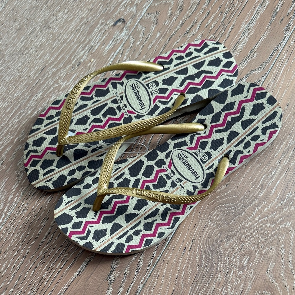 Havaianas Women's Gold and Black Patterned Sandals